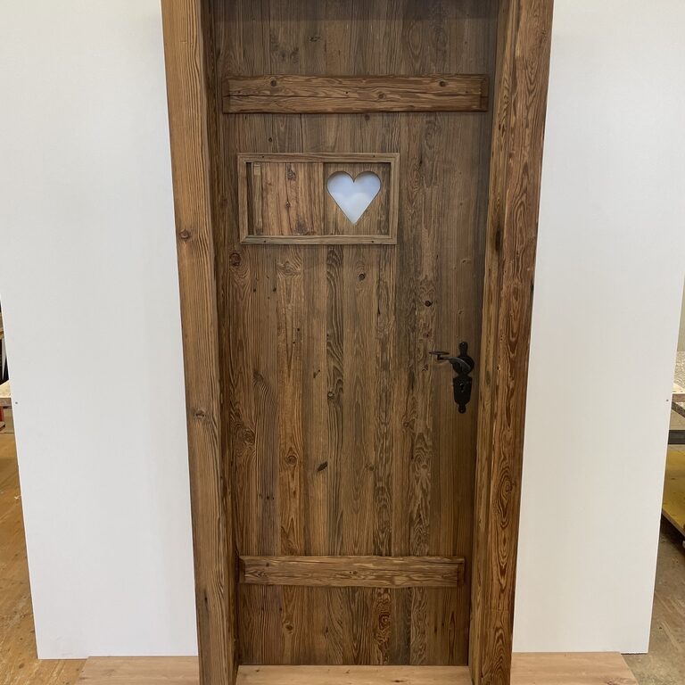 urige Türe von Mk Tischlerei Manfred Kraxenberger GmbH