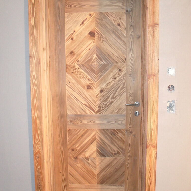 urige Türe von Mk Tischlerei Manfred Kraxenberger GmbH