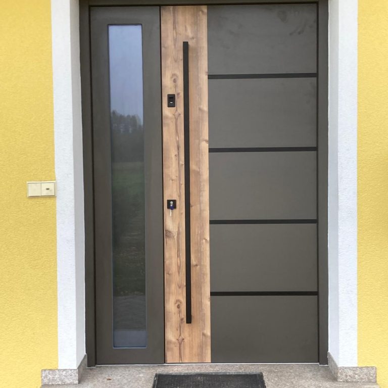 Haustüre mit Seitenteil Strasser